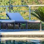 Acondicionar los alrededores de una piscina en cinco ambientes